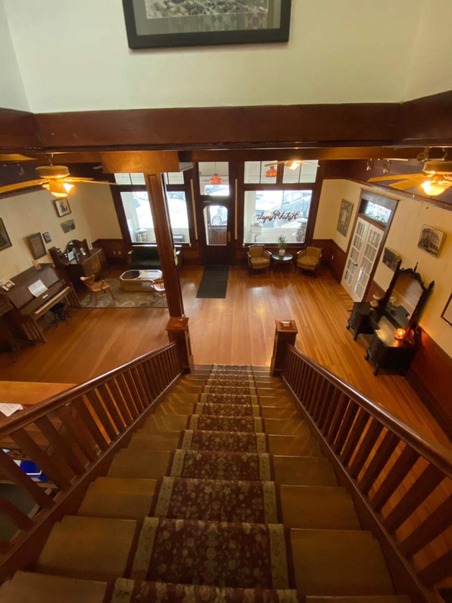 Royal Hotel Chilliwack Buitenkant foto
