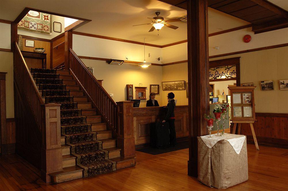 Royal Hotel Chilliwack Buitenkant foto