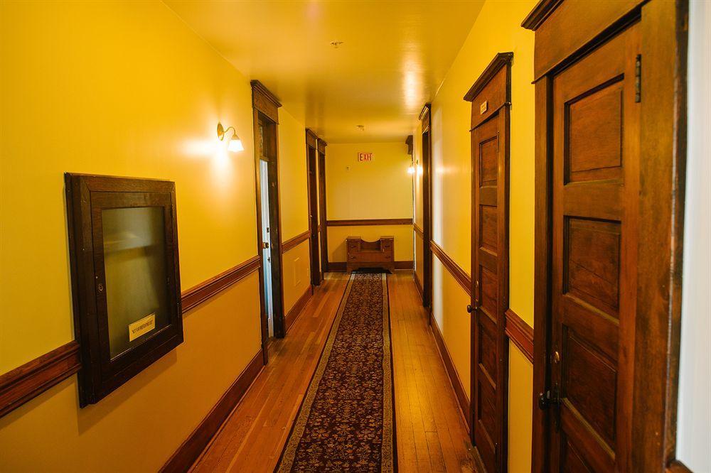 Royal Hotel Chilliwack Buitenkant foto