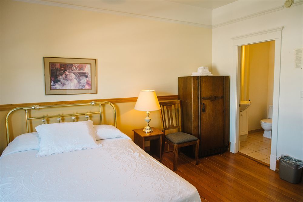 Royal Hotel Chilliwack Buitenkant foto