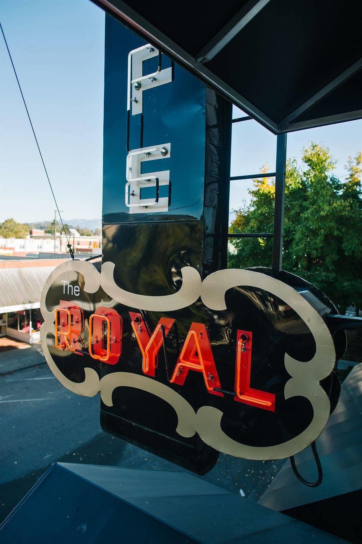 Royal Hotel Chilliwack Buitenkant foto