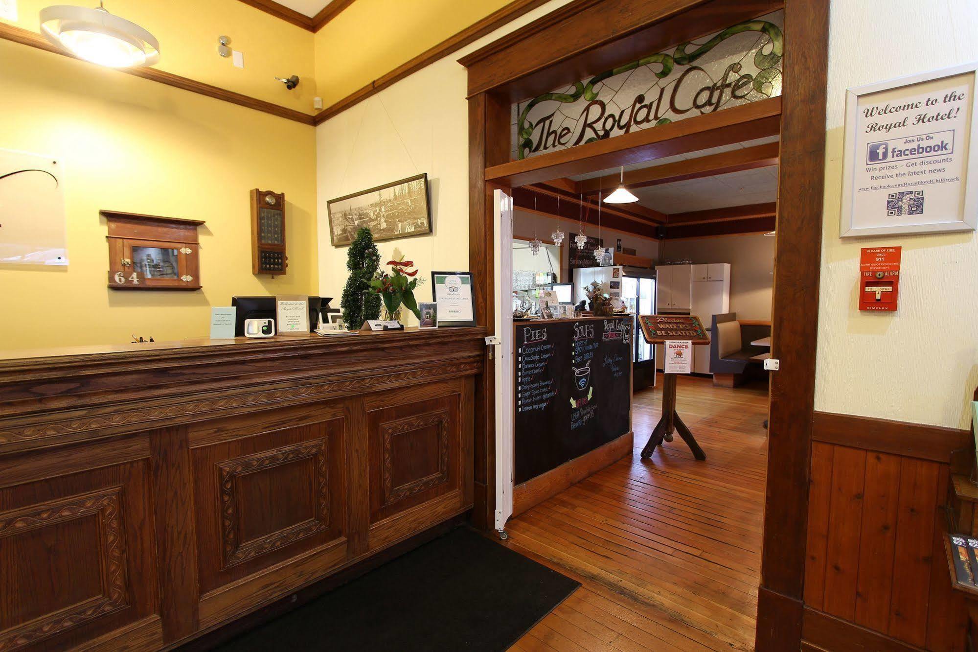 Royal Hotel Chilliwack Buitenkant foto